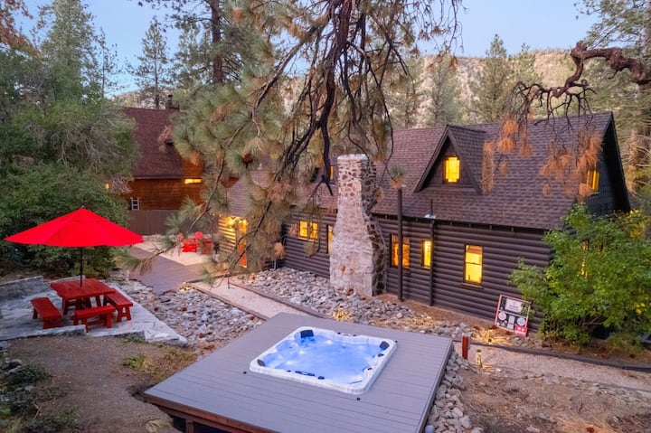 Hot Tub, Game Rooms, Fireplace - Wrightwood