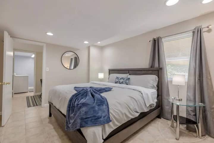 Cozy Basement King Bed Apt - Cherrydale - Arlington, VA