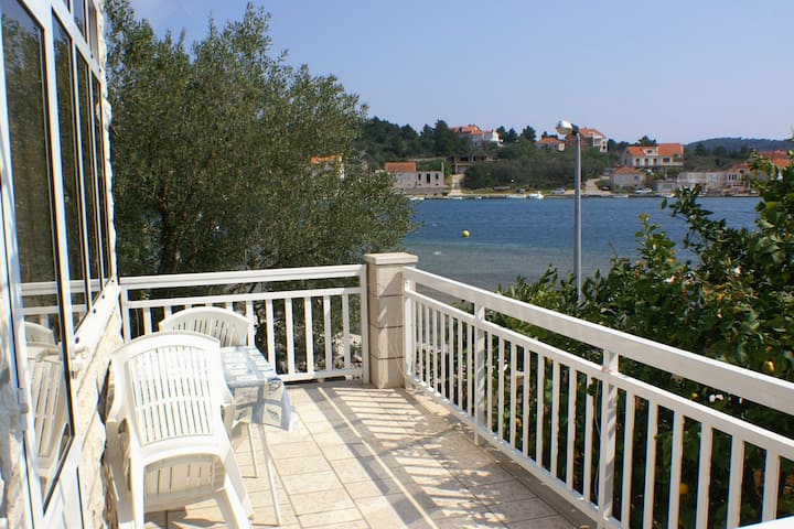 One Bedroom Apartment Near Beach Lumbarda, Korčula (A-4401-b) - Lumbarda