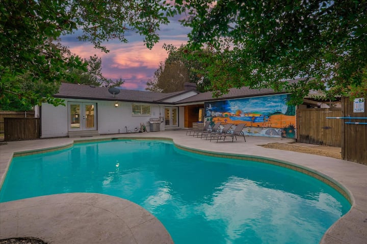 Your Modern And Bright Home W/ Private Pool - Farmers Branch, TX