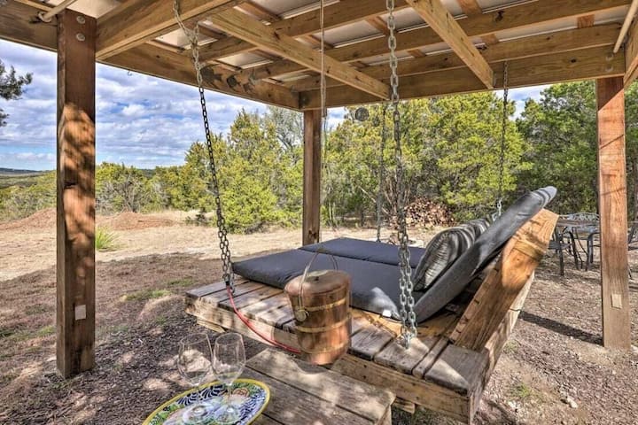 La Luna- Private Cabin With Amazing Views, Bed Swi - Wimberley, TX