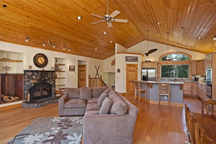 Woodside Lodge On West Shore With Private Hot Tub, Pool Table & Game Room - Tahoma, CA