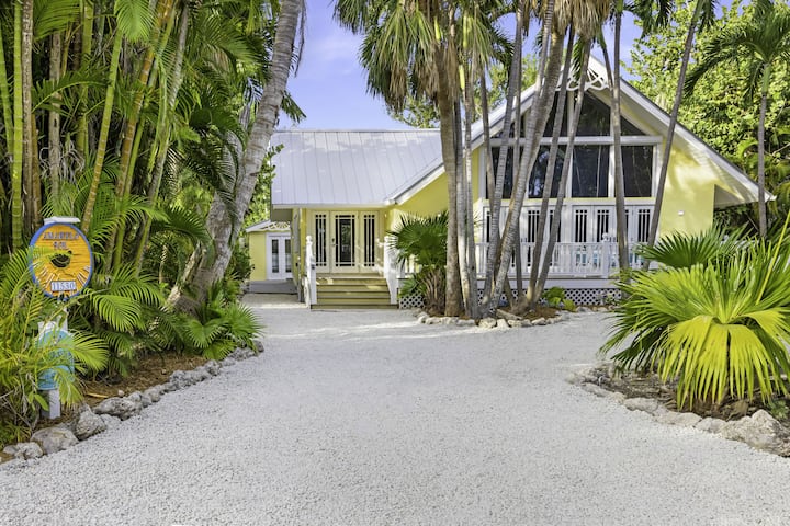 Six Houses From Stunning Sandy Captiva Beaches ! - Sanibel Island, FL