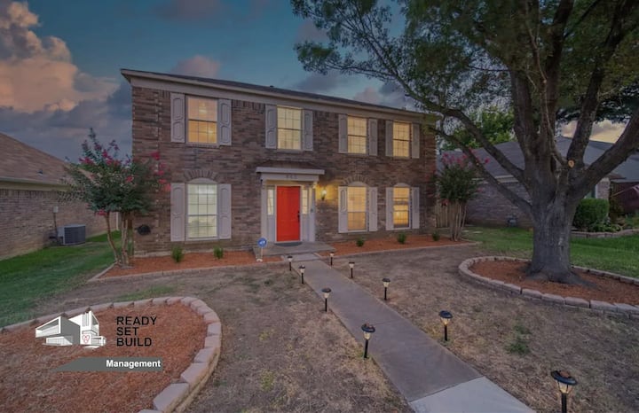 5br/2.5b Roomy Home With Pool - 12 Guests - Arlington, TX