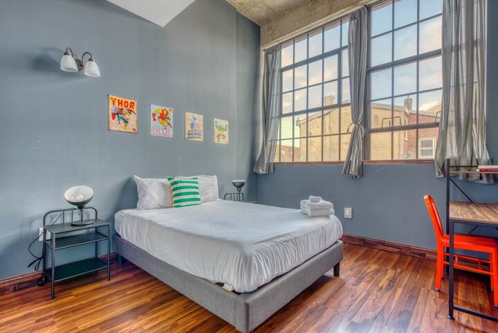Sosuite | Playful 2br Home With Discounted Parking - Poplar - Philadelphia