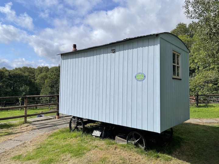 The Cwtch, Our Cosy Shepherd's Hut - South Wales