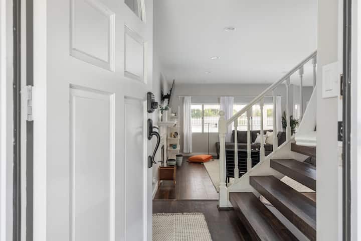 Goode.homes | Luxury Modern Home W/ Jacuzzi - Santa Clarita, CA