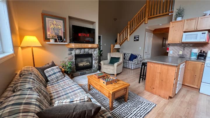 Cozy 3 Bdr + 2 Full Br Incl Loft | 5 Minutes From Ski Hill & Town! | 360 Mountain Views! - Fernie