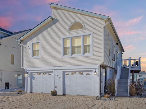 Looking for a vacation rental in Tuckerton, NJ? Try cozycozy