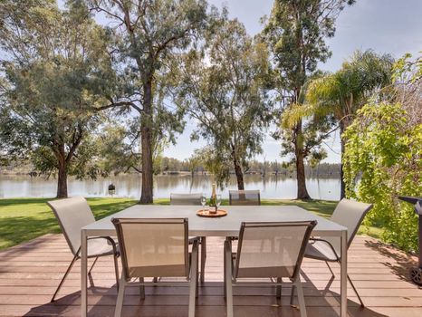 Looking for a vacation rental in Bundalong? Try cozycozy