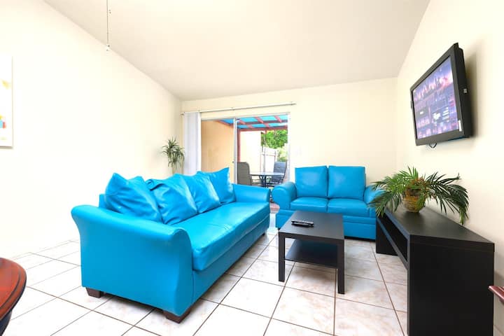 Clide's Mansion, Cozy 2bd/2ba Condo In Brownsville - Gladys Porter Zoo, Brownsville