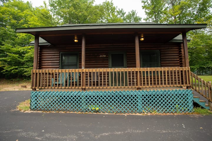 2474 - Spacious Log Cabin Home Within Beaver Creek Resort - Gaylord, MI