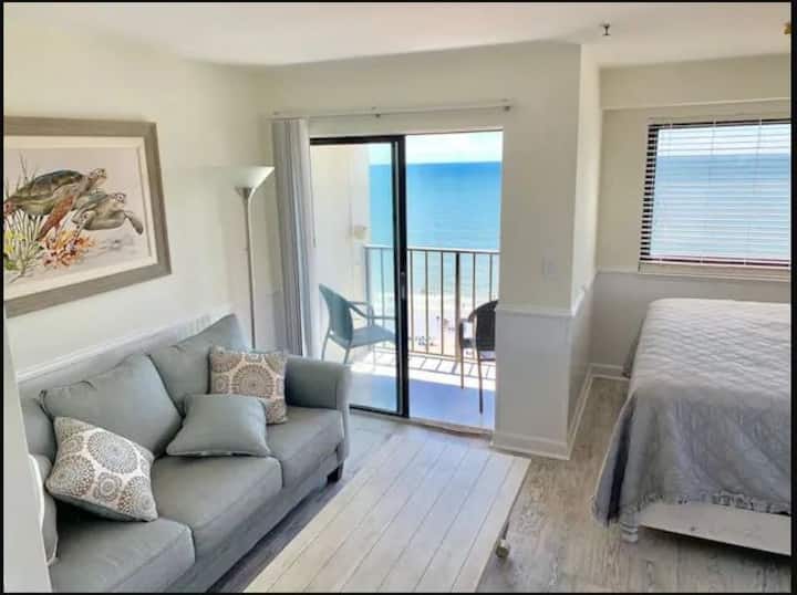 Oceanfront King Suite In Myrtle Beach Resort - Surfside Beach, SC