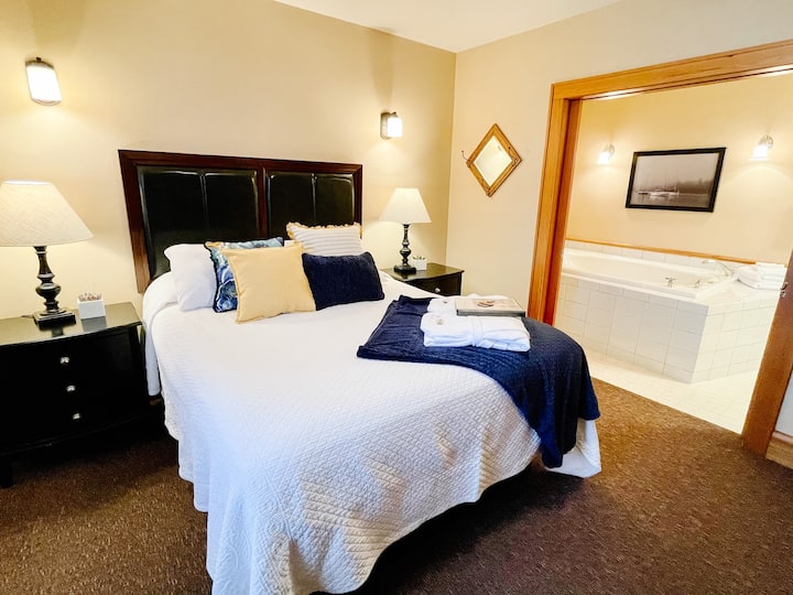 Michigan Suite @ Bayfield Guest House - Bayfield, WI