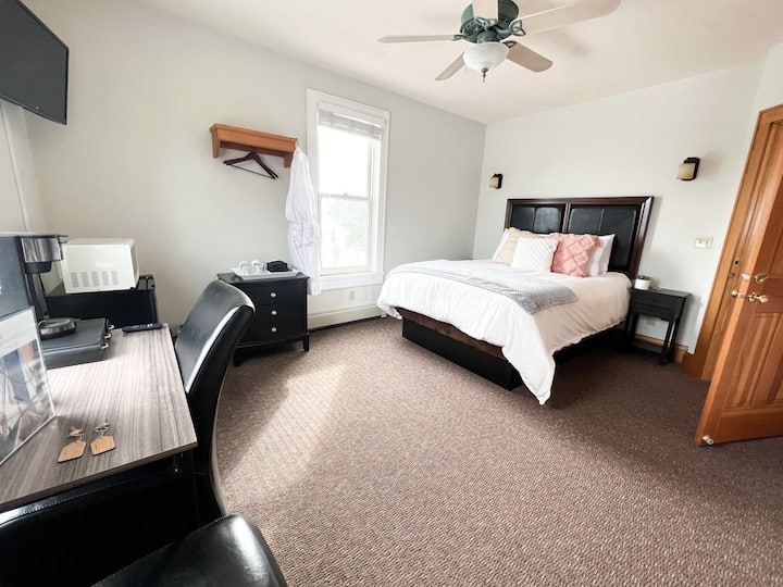 Erie Suite @ Bayfield Guest House - Bayfield, WI