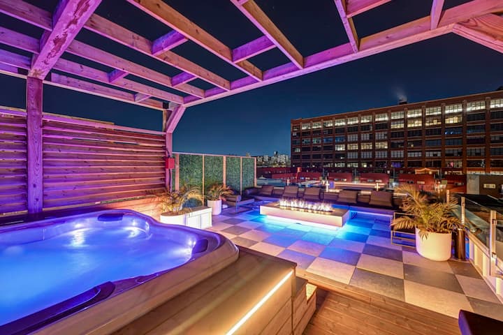 Clubhaus Premium Xl Penthouse, Rooftop Hot Tub, Sleeps 16 - Brossard