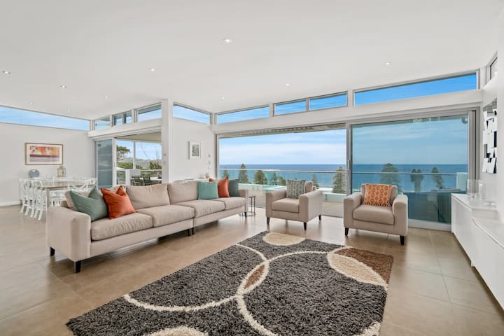 Three-storey Beach Home With Balcony & Ocean Views - Terrigal
