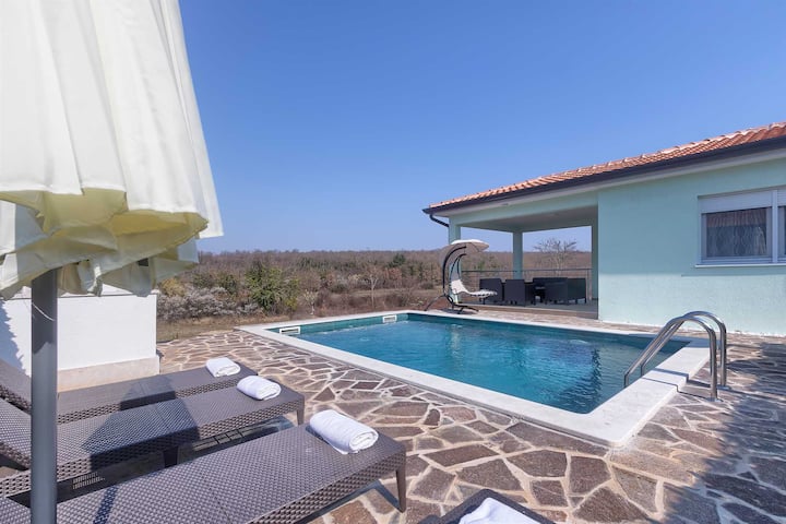 3 Bd Villa, Private Pool, Surrounded By Greenery - Buje