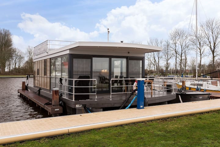 Houseboat Met Dakterras - Friesland