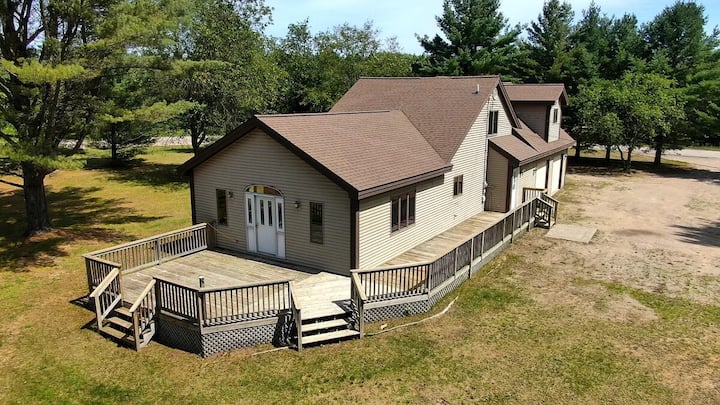 New!  Northern Blessings - Large, Private & Comfy! - Gaylord, MI