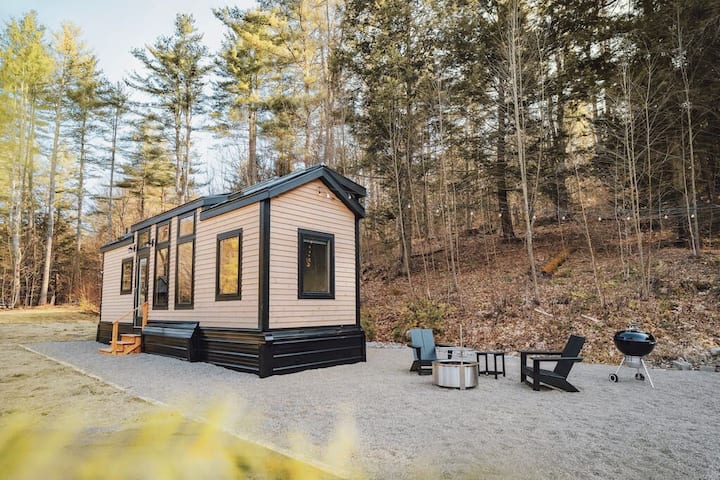 This Tiny House Is A 1 Bedroom(s), 1 Bathrooms, Located In Chester, Vt. - Grafton, VT