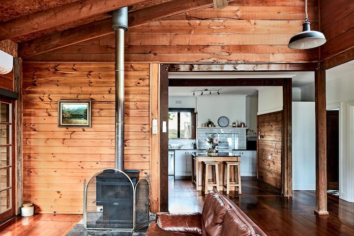 The Nook: Country Farm Cottage - Great Ocean Road