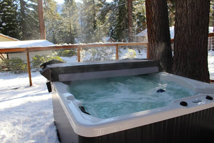 Mountain View Cabin, King Bed, Pets Ok And Hot Tub - South Lake Tahoe, CA
