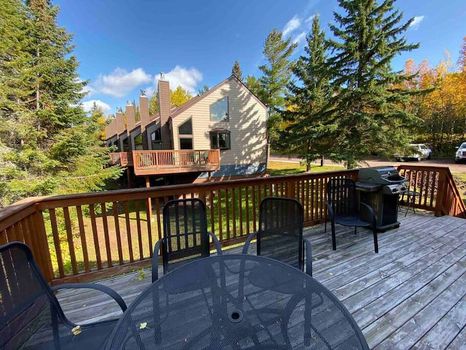 Apartments in Lutsen, MN via cozycozy