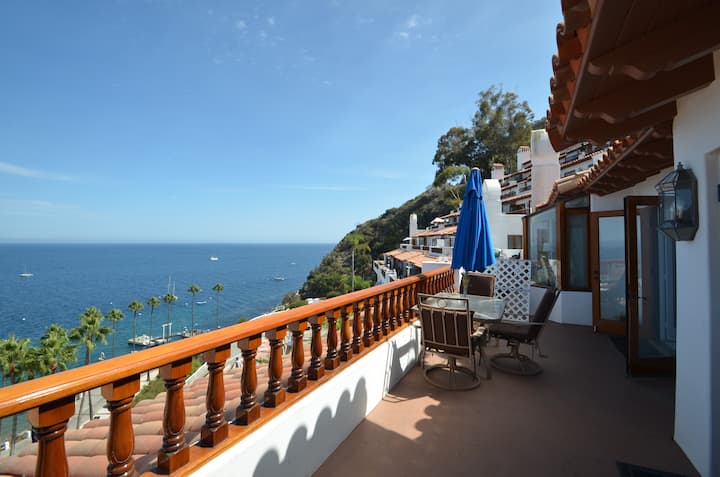 1 Bedroom Villa Overlooking The Ocean + Golf Cart To Cruise Around Town! - Santa Catalina Island, CA