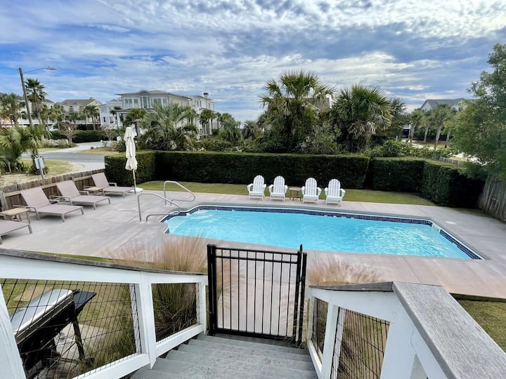 Quintessential Large Beach Home W/fantastic Ocean Views, On Quiet Street & Private Pool! - Charleston, SC
