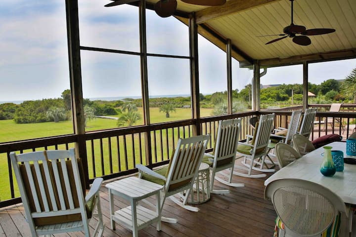 *Seaside Serenity* Oceanfront! Screened Porch! - Folly Beach, SC
