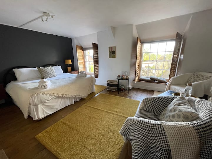 Large Rustic Ensuite Room, Charming Dartmoor Stay - Chagford
