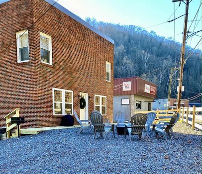 Gilbert, WV Vacation rentals & Airbnb cozycozy