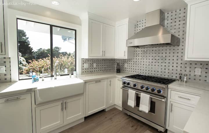 Beautifully Remodeled Home Two Blocks From Carmel - Carmel-by-the-Sea, CA