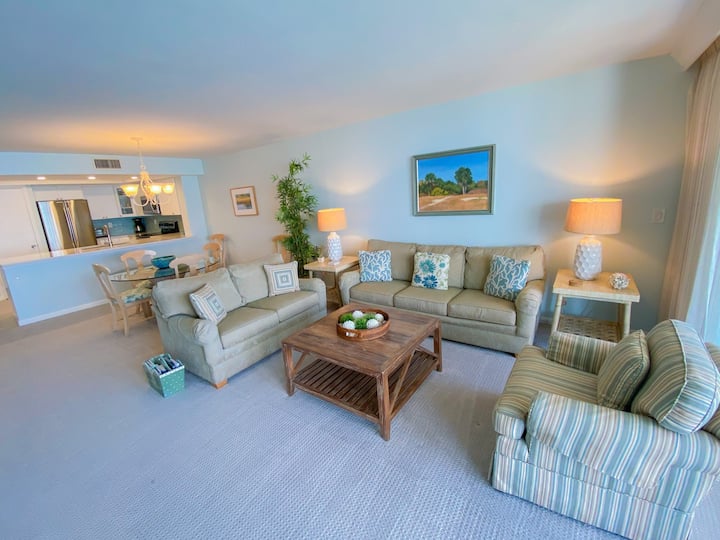 Light, Airy, Comfortable Only Steps From The Beach - Sanibel Island, FL