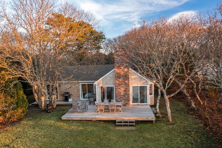 Private Beach Waterfront Oak-bluffs Family Cottage - 麻薩諸塞