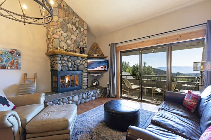 Incredible Views And Even Better Ski Access! Newly Remodeled Ski Condo - モンタナ州