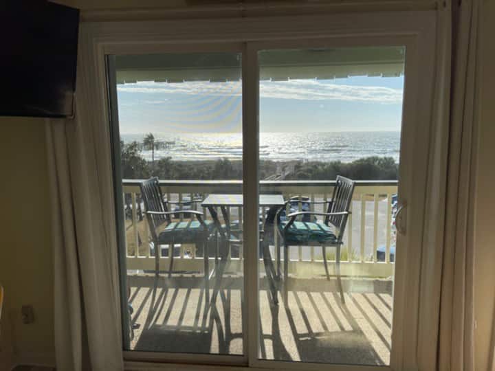*Modern* Oceanfront 3rd Floor Condo W/amazing Ocean View! Pool & Pier Access! Great Location On Iop! - Isle of Palms, SC