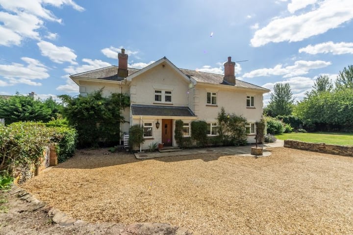 A Charming Detached Family House Tucked Away In A Peaceful Location Just Minutes From The Hub Of Thi - Wells-next-the-Sea