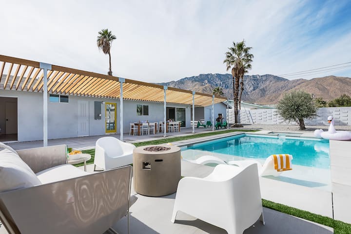 Sunshine With Modern Comfort And Mid-century Style - Cathedral City, CA