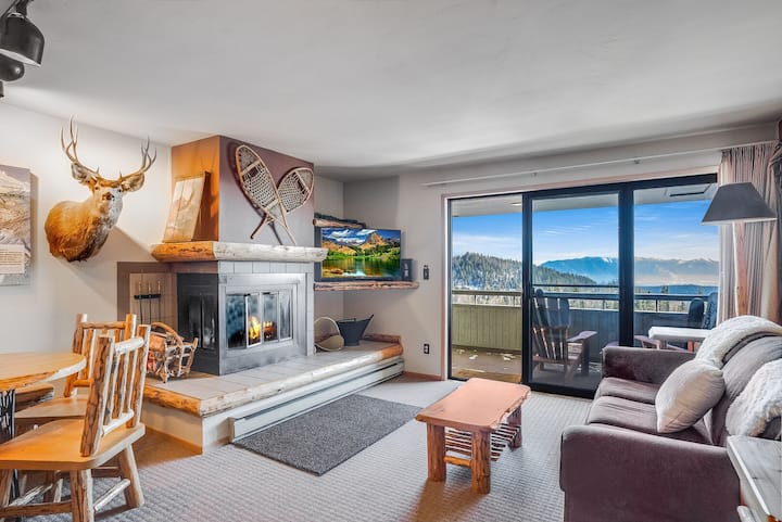 Spectacular Views And Ski Access From This Cozy Edelweiss One Bedroom - Whitefish