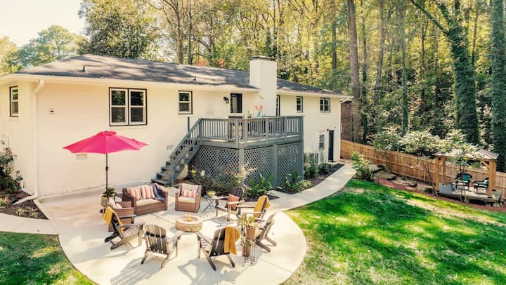 Stylish Family Home Near Atlanta | Backyard Oasis - Stone Mountain, GA