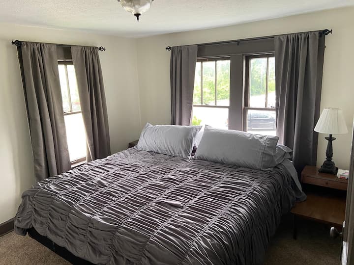 5 Bedroom House Near Downtown With Huge Beds - Bloomington