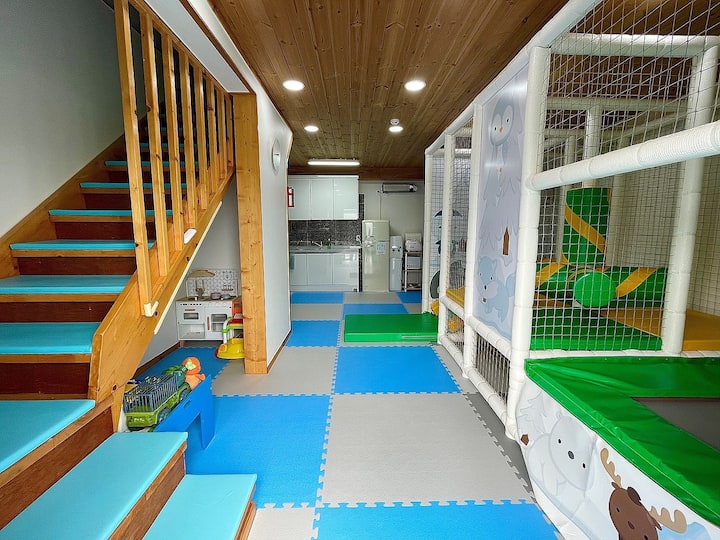 Gyeongju Star Kids Pool Villa - 慶州市