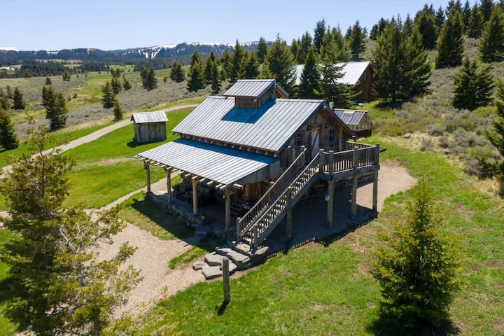 Bear's Den On Firetower Ranch - Ennis, MT