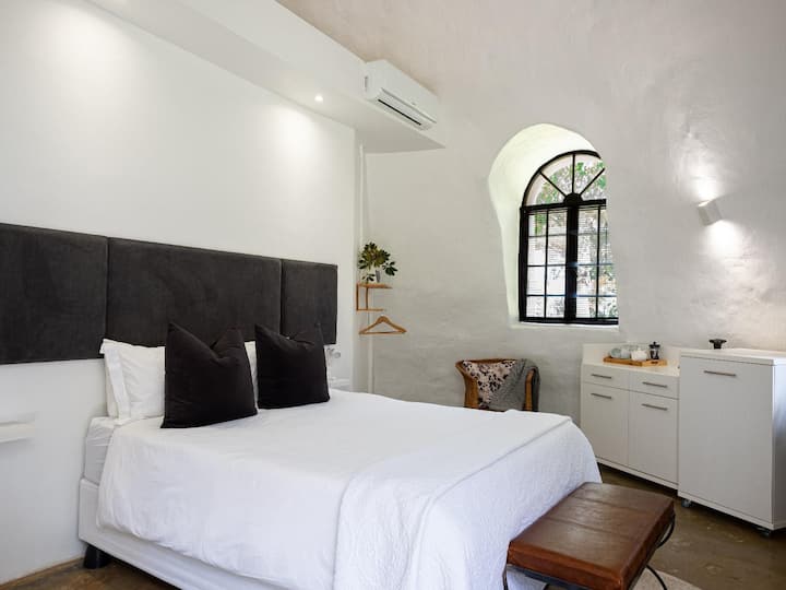Stellenhof Guest House - Jacaranda Tree Room - Addo