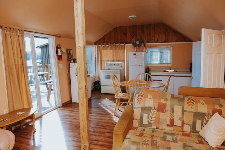 Waterfront 3 Bedroom Cottage 8 On Lang Lake - Killarney, ON, Canada