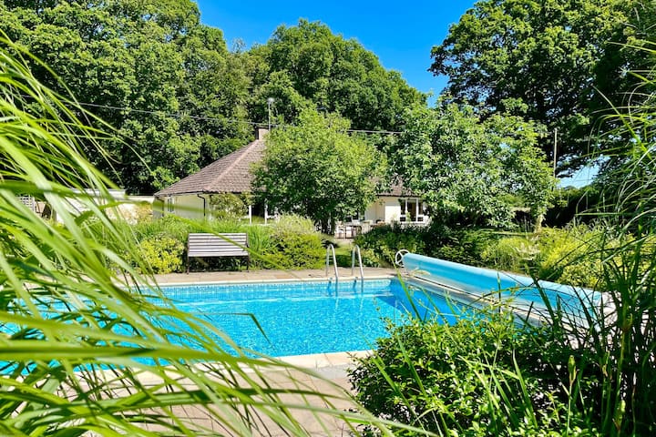 Bell Meadow - Country Cottage With Private Pool - Littlehampton