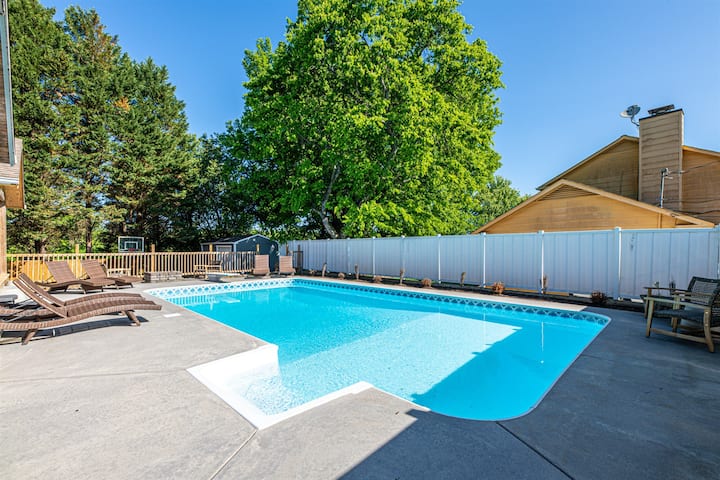 Pool Home~basketball~hot Tub~firepit~diving Board - Knoxville, TN