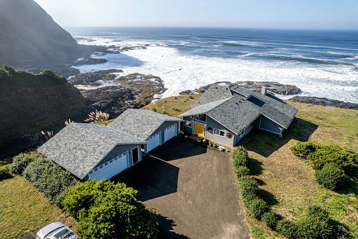 Ocean Front With Spectacular Ocean Views! Fireplace! Dog Friendly! - Yachats, OR